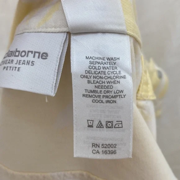 Liz Claiborne Women’s pale yellow jean jacket. Size petite. - Picture 6 of 6